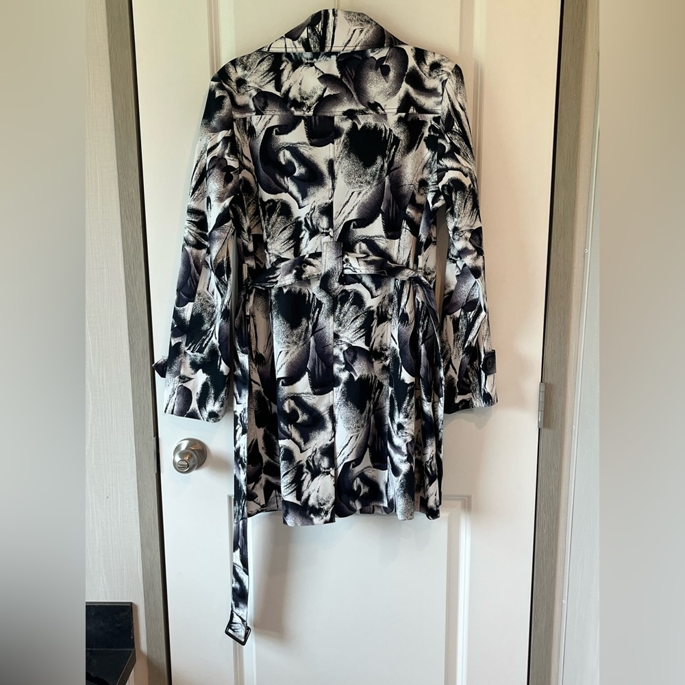 Calessa Women's Large Floral Black White Trench Coat Long Jacket - Picture 3 of 5